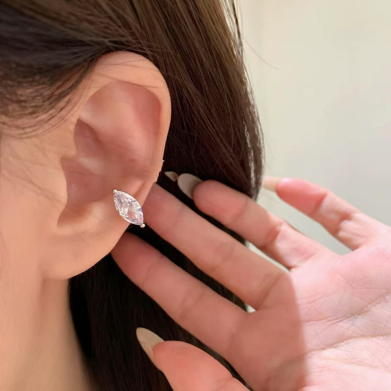 Sleek Stylish And Premium-feeling Earrings