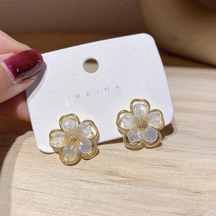 Fashionable Minimalist Flower Earrings
