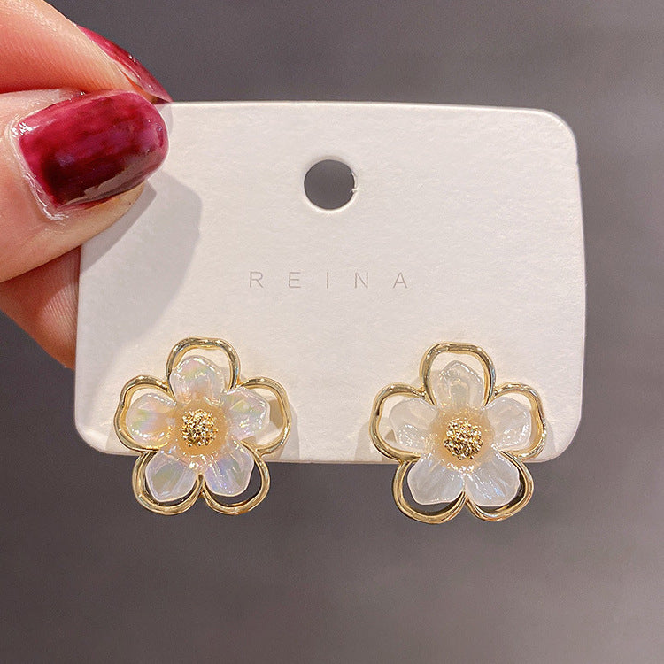 Fashionable Minimalist Flower Earrings