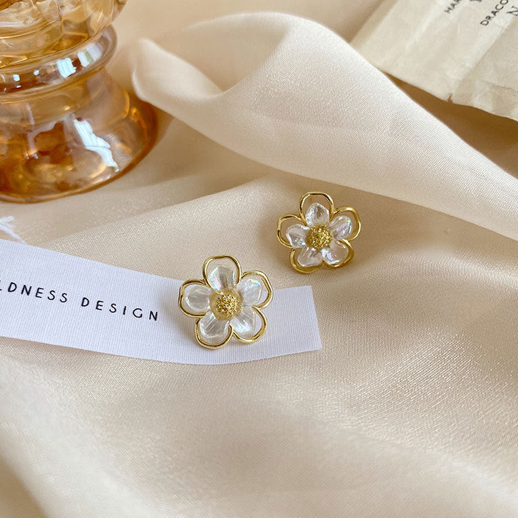 Fashionable Minimalist Flower Earrings