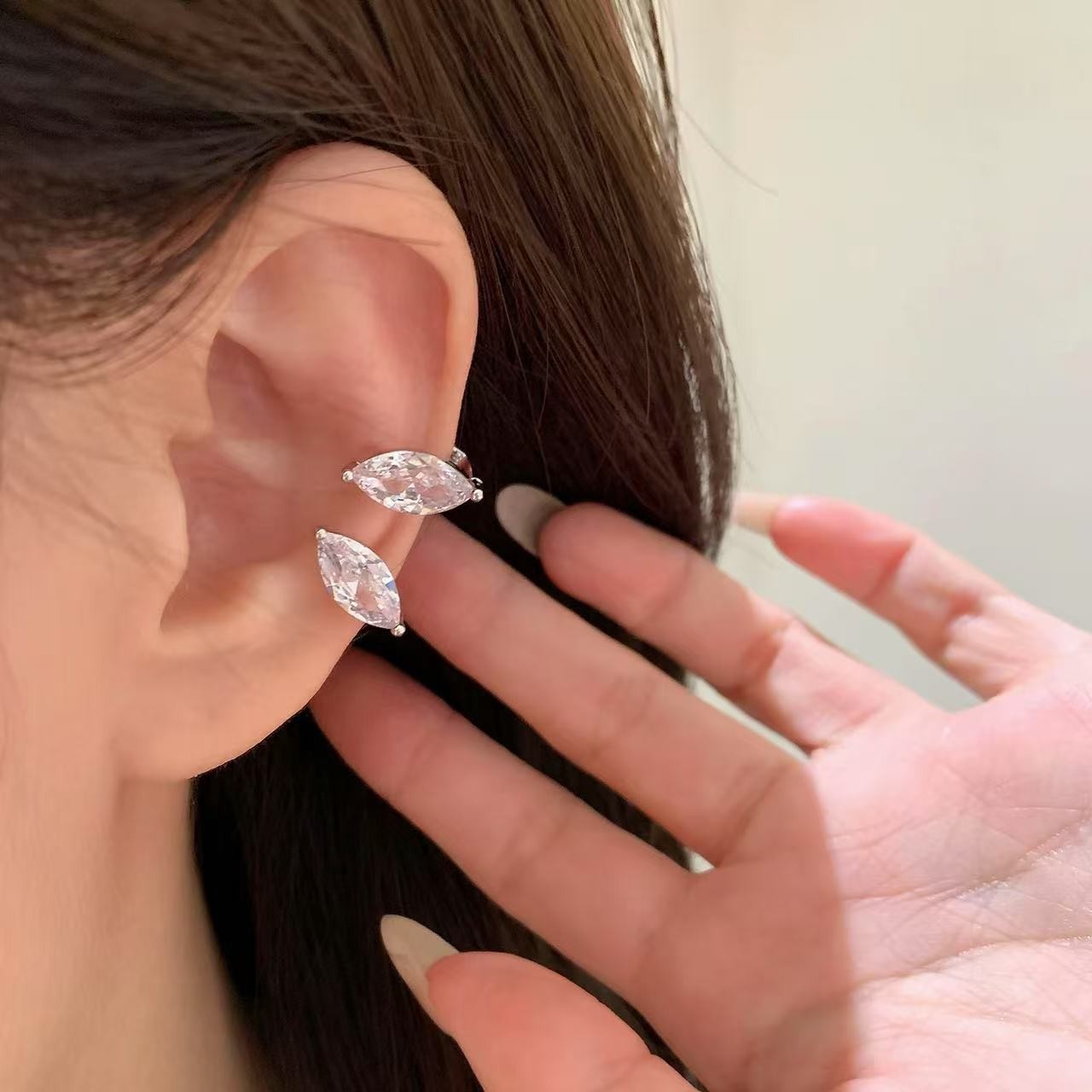 Sleek Stylish And Premium-feeling Earrings